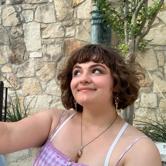 Meet your Posher, Jori - Picture 1 of 2